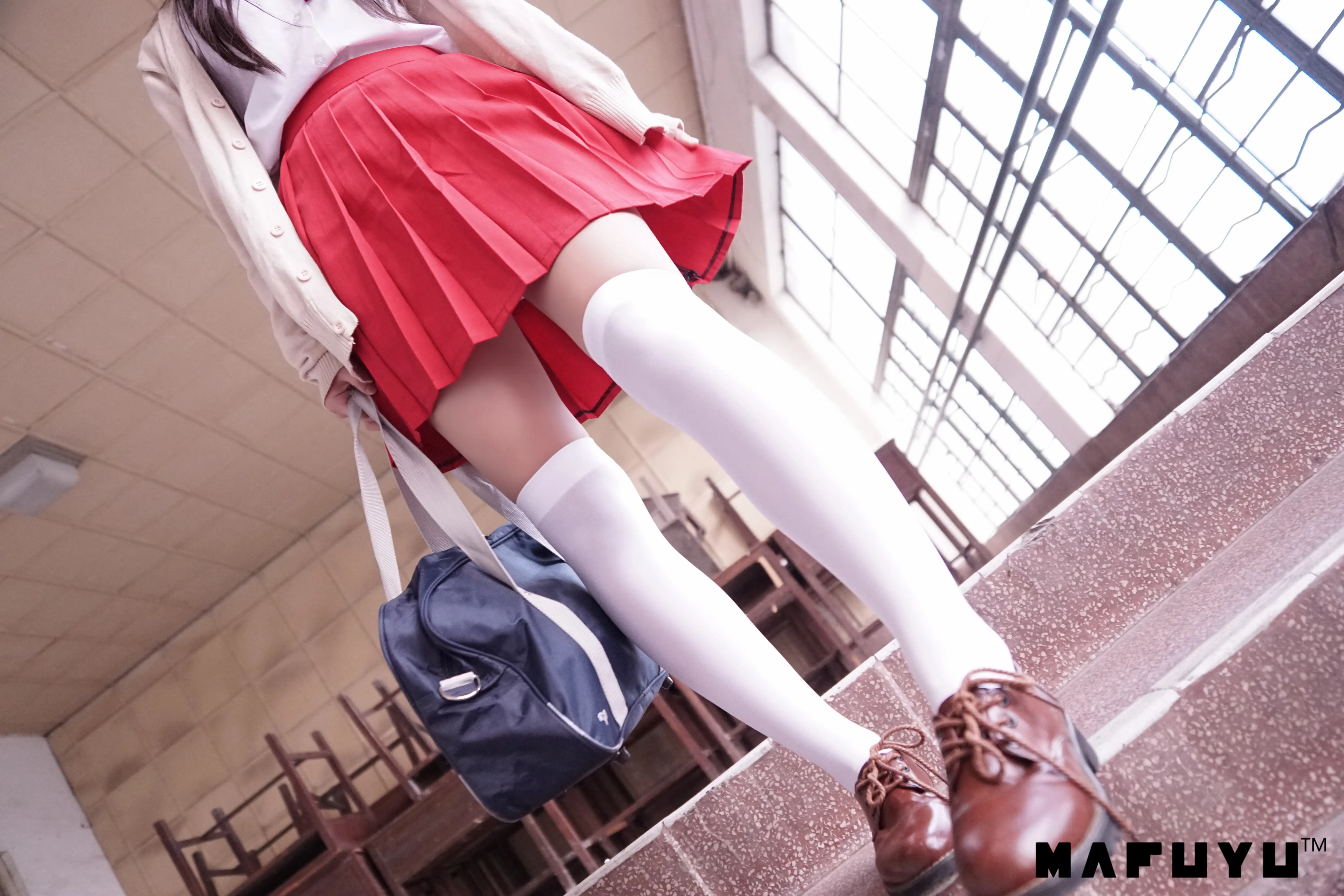 [COSPLAY] Kamikazuka Matsuhiro - NO.007 Red JK White Over Knee Series [187P-2.35GB]