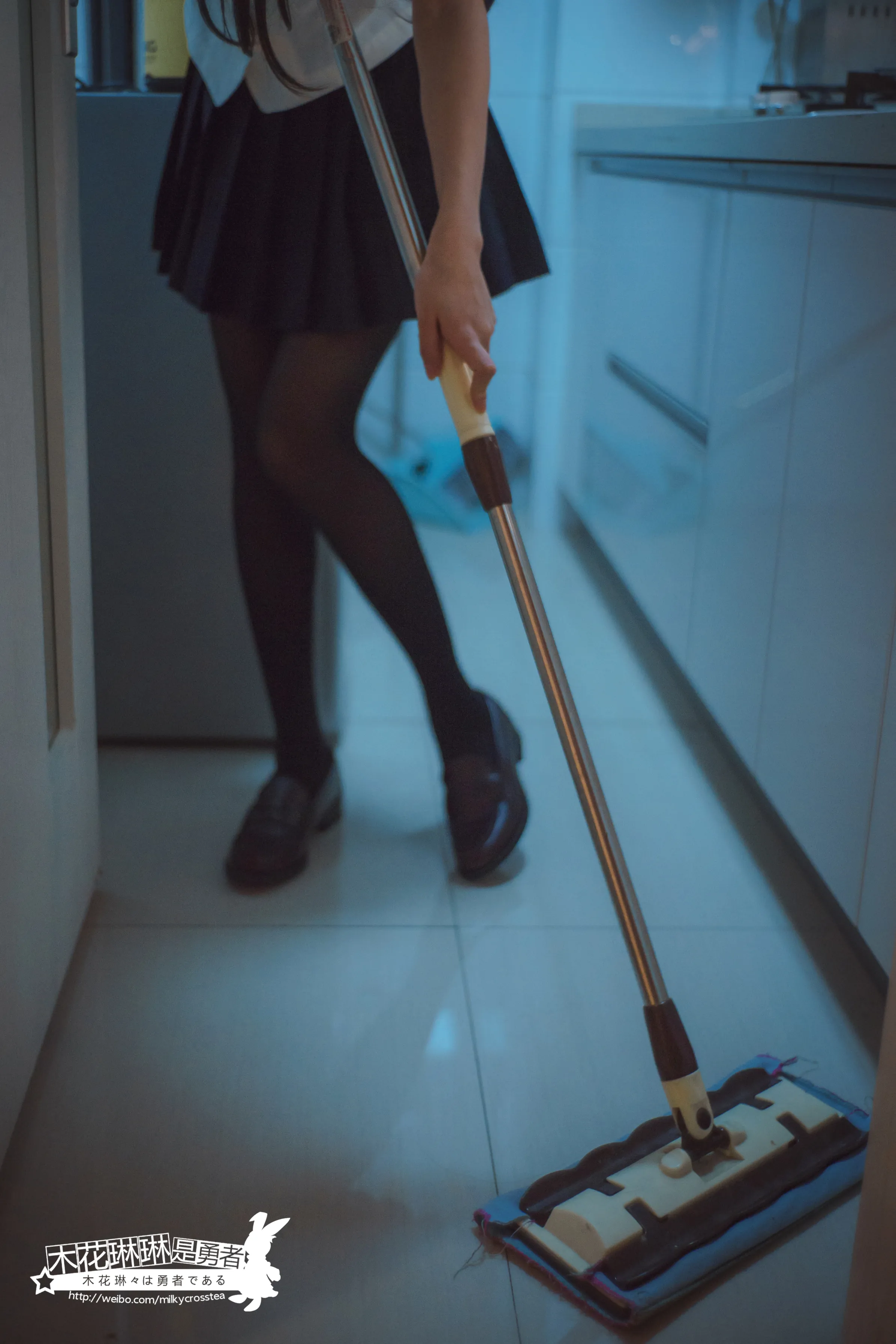 [COSPLAY] Mu Hualinlin is a brave man - NO.037 The wife is a girl in black stockings Vol.2 [22P1V-286MB]