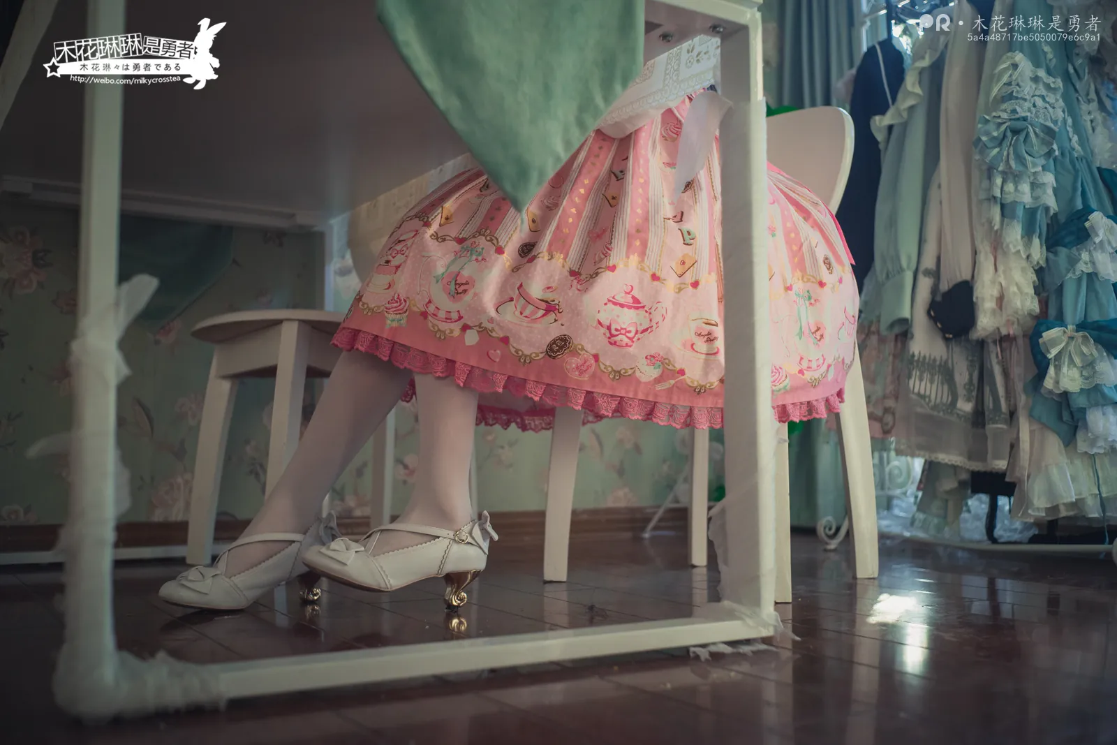 [COSPLAY] Mu Hualinlin is a brave man - NO.065 White silk play under the table with a small skirt! [22P2V-77MB]