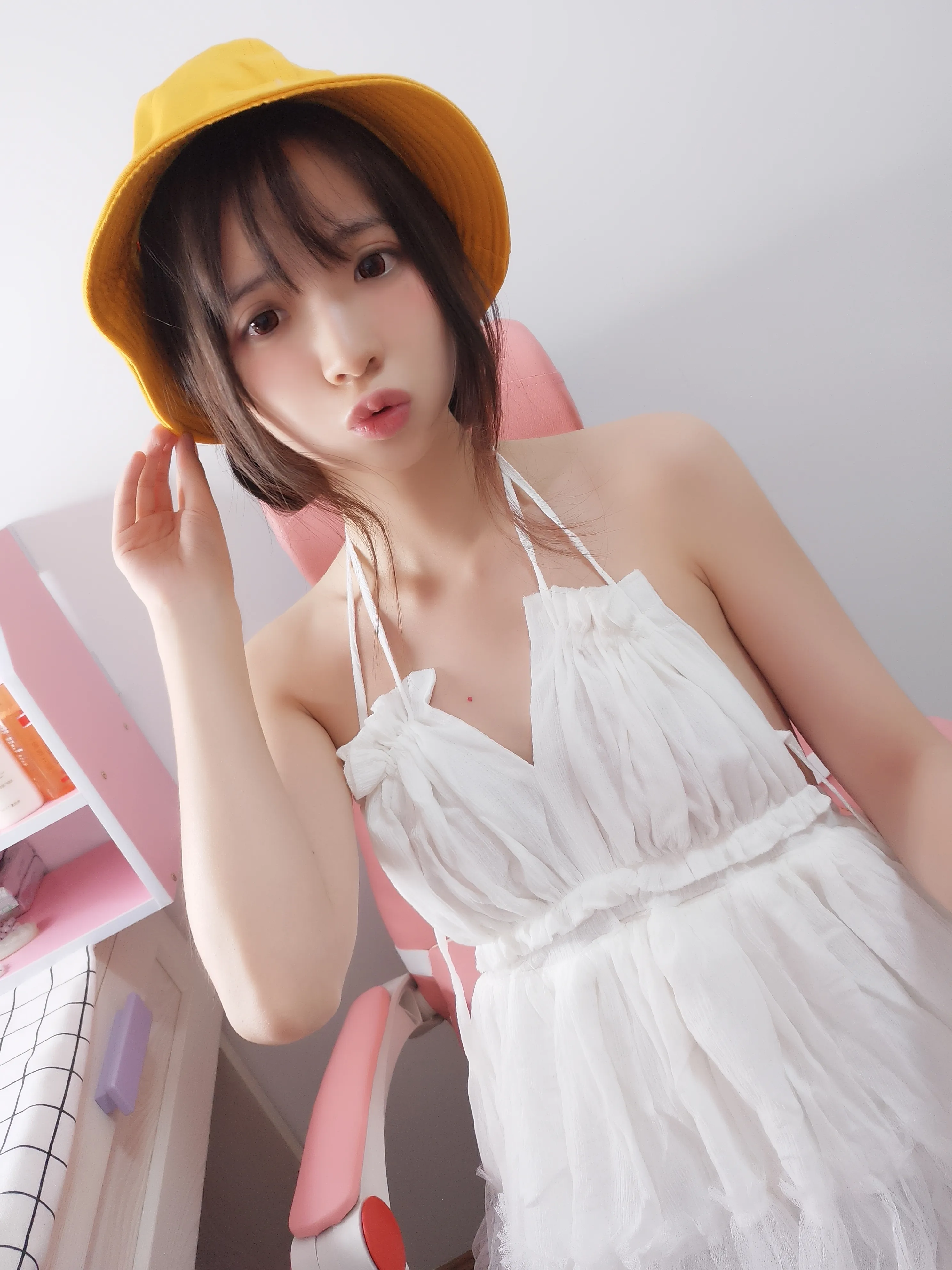 [COSPLAY] Crazy Catss - NO.095 Little Yellow Hat [9P-41MB]