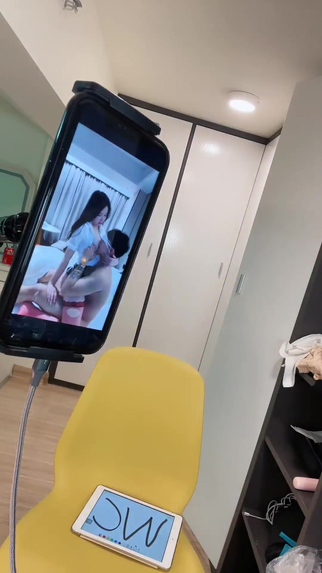 流星雨搬运.高端名媛下海 #猫猫无名 顶级美乳 美爆了！跳蛋自慰喷水【来源方式】：直播源原画质【资源日期】：2025.10月18.20【文件大小】：1_AV1