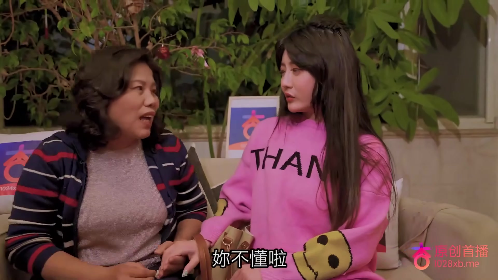 [ChinaAV] Món quà tuyệt vời cho Lễ hội đèn lồng Cô dâu dâu, con gái lo âu cố gắng trốn hôn, và người mẹ nhiệt huyết Chúc ngai vàng #陈娜娜