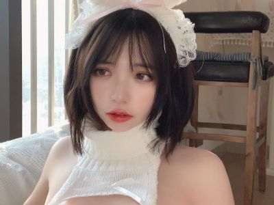 [COSPLAY] White sweater selfie