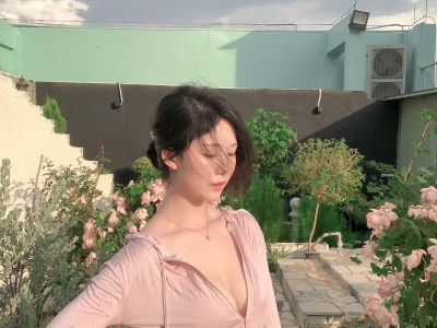 [COSPLAY] Bathing in the sun