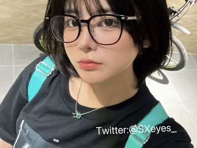 Eyes and Devil W – NO.105 March 24 Fantia Member Collection [38P-3V-192.6M].zip