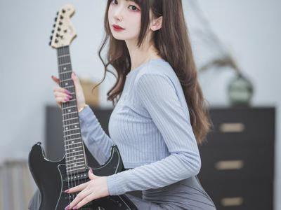 Fengjiangjiang v NO.015 Guitar Sister [40P 330MB].zip