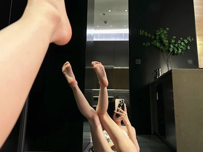 023. Li Yunxi baby-Micro-Direct Circle Series Beautiful Legs and Jade Foot [29P+4V254MB].zip